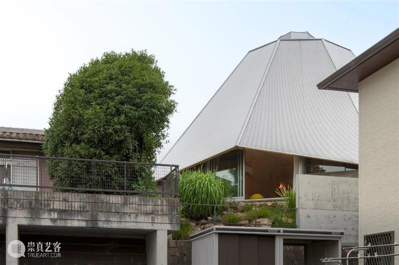 水桶帽住宅 Su-pider / UID Architects 博文精选 ADCNews ADC News 水桶 住宅 Su pider / UID Architects25th/JAN.Su pider Fukuyama 标志性 结构 家庭 特点 蜘蛛 网状 屋顶 梁柱 顶部 其内 生活 空间 居民 内部 布局 Kazunori Fujimoto 功能 睡眠 工作 起居 整体 住户 开放 走廊 活动 轴测图 最后 木材 建造 材料 单一茧状 空间感 温暖 亲切感 钢覆 天窗 外部 通道 自然光 项目 图纸 平面图 剖面 分析 细节 模型 信息 建筑师 UID Architects 地址 Hiroshima 年份 建筑面积 主创 摄影师 Fujimoto 编辑 译者 本文 内容 建筑 事务所 标题 版式 ArchDaily 形式 引用 设计 团队 创意 灵感 崇真艺客